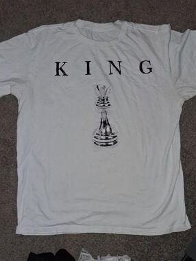 The KING Chess Graphic Tee - White Men’s Short Sleeve Shirt  Sz 2xl